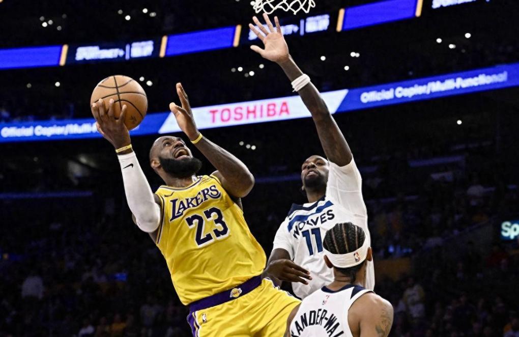 C9翻盘G2，Scout打出惊人五杀焦点之战四强赛，点燃全场激情