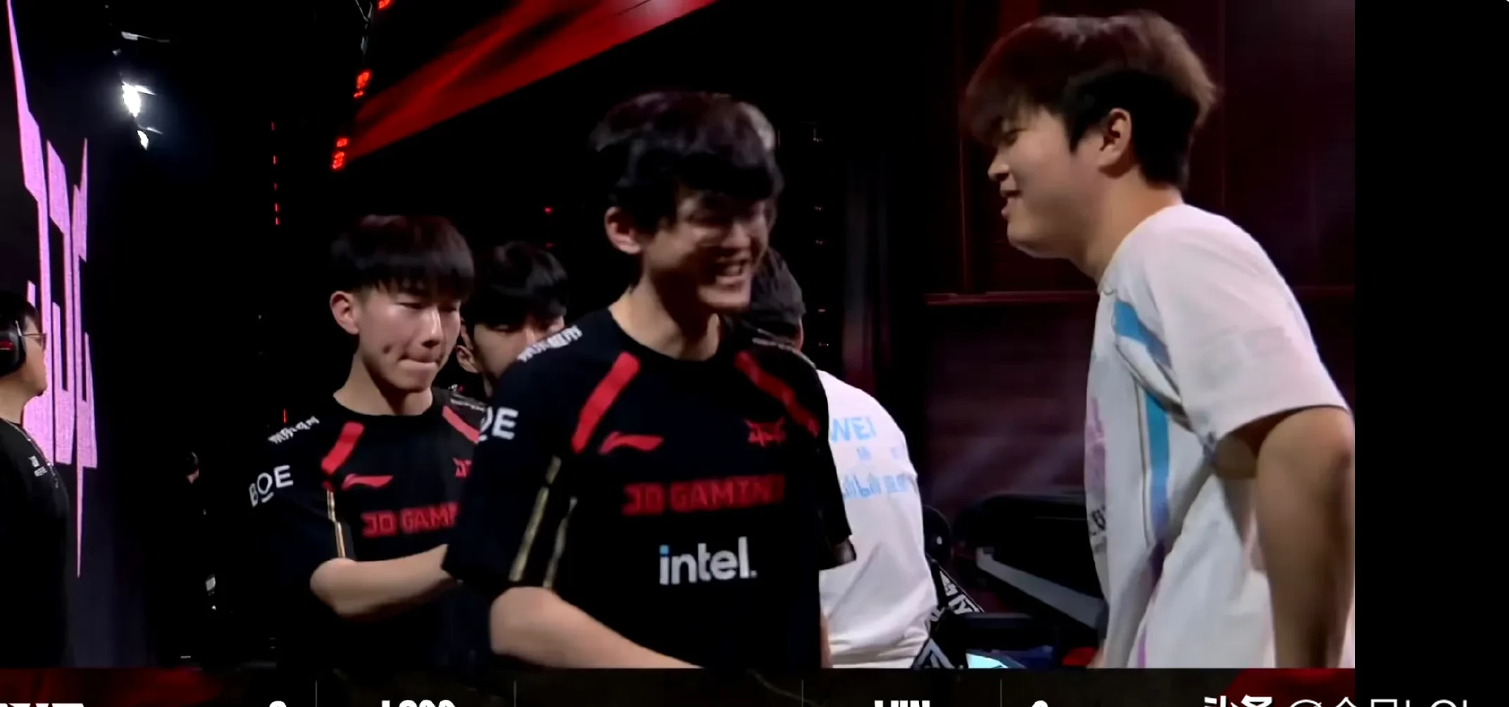 C9翻盘G2，Scout打出惊人五杀焦点之战四强赛，点燃全场激情