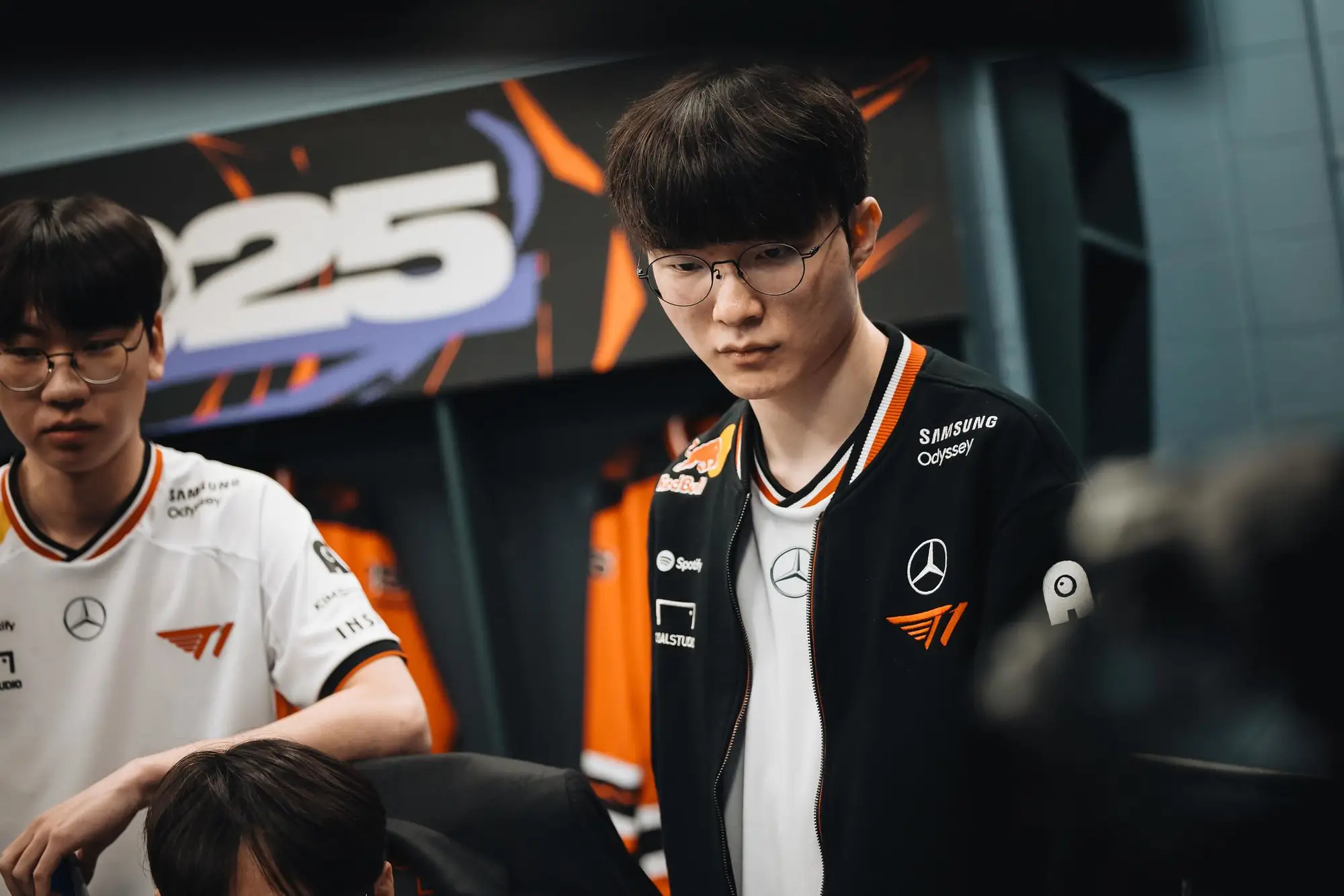 V5险胜FNC,Faker操刀奇招英雄翻盘宿敌对决全球总决赛,强势挺进下一轮的简单介绍 V5险胜FNC,Faker操刀奇招英雄翻盘宿敌对决全球总决赛,强势挺进下一轮的简单介绍