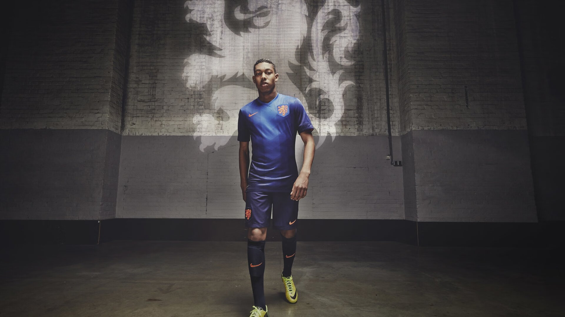 孤星耀亚平宁，姆巴佩一肩扛起巴黎，意甲焦点夜见证新王加冕